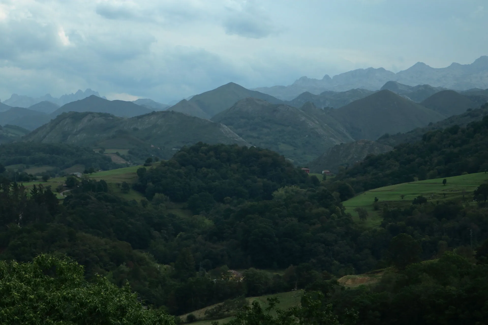 Vista del valle de Corao Castiellu